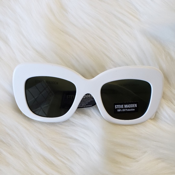 Steve Madden Accessories - B2G1 NWT Steve Madden Retro 60's White Sunglasses